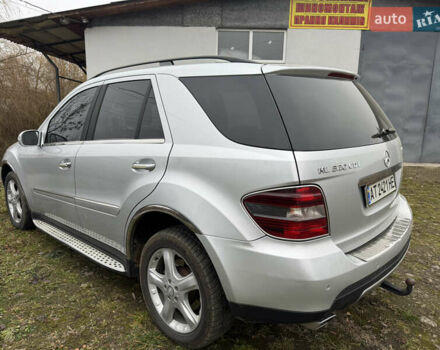 Сірий Мерседес М-Клас, об'ємом двигуна 3 л та пробігом 311 тис. км за 11999 $, фото 5 на Automoto.ua