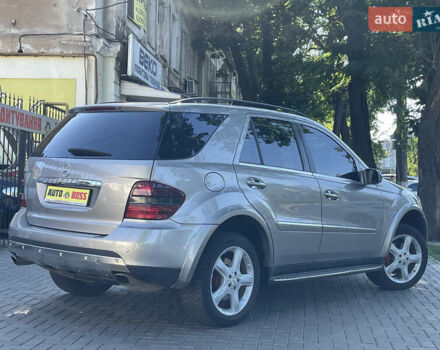 Серый Мерседес М-Класс, объемом двигателя 3.5 л и пробегом 258 тыс. км за 8999 $, фото 5 на Automoto.ua