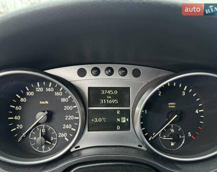 Сірий Мерседес М-Клас, об'ємом двигуна 3 л та пробігом 311 тис. км за 11999 $, фото 13 на Automoto.ua