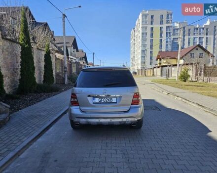 Сірий Мерседес М-Клас, об'ємом двигуна 5 л та пробігом 260 тис. км за 13200 $, фото 2 на Automoto.ua