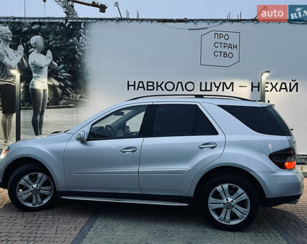 Сірий Мерседес М-Клас, об'ємом двигуна 3.5 л та пробігом 240 тис. км за 9700 $, фото 19 на Automoto.ua