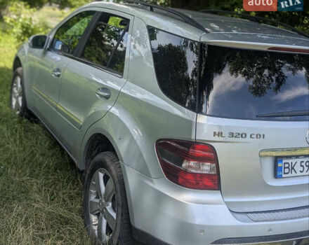 Мерседес М-Класс 2007 в Ровно на Automoto.ua Серый Мерседес М-Класс, объемом двигателя 2.99 л и пробегом 332 тыс. км за 12500 $, фото 8 на Automoto.ua