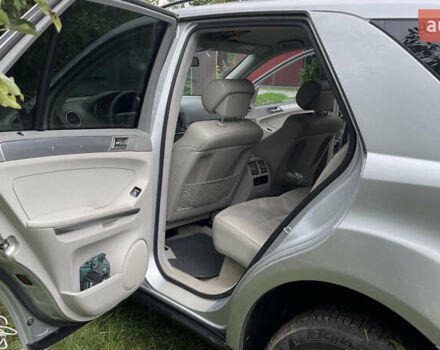 Серый Мерседес М-Класс, объемом двигателя 3 л и пробегом 300 тыс. км за 6300 $, фото 7 на Automoto.ua