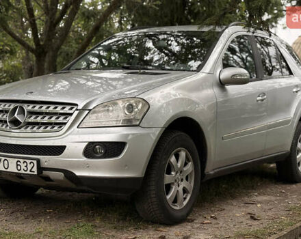 Серый Мерседес М-Класс, объемом двигателя 3 л и пробегом 300 тыс. км за 6300 $, фото 1 на Automoto.ua