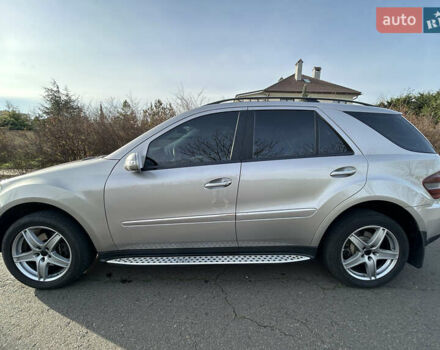 Серый Мерседес М-Класс, объемом двигателя 3.5 л и пробегом 169 тыс. км за 11900 $, фото 2 на Automoto.ua