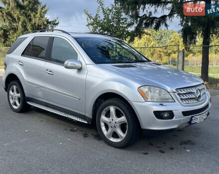 Серый Мерседес М-Класс, объемом двигателя 3.5 л и пробегом 210 тыс. км за 8400 $, фото 8 на Automoto.ua