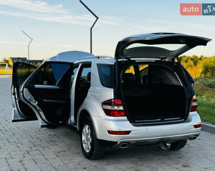 Сірий Мерседес М-Клас, об'ємом двигуна 3 л та пробігом 345 тис. км за 11499 $, фото 60 на Automoto.ua