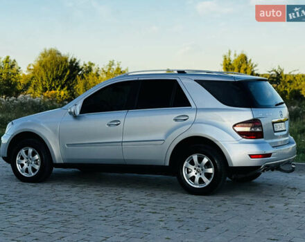 Сірий Мерседес М-Клас, об'ємом двигуна 3 л та пробігом 345 тис. км за 11499 $, фото 6 на Automoto.ua