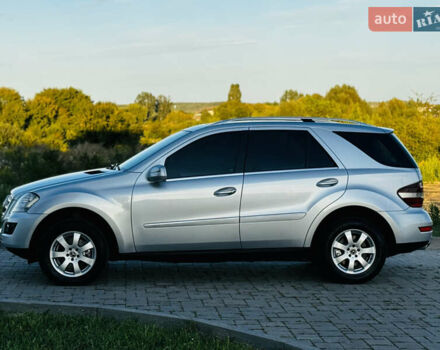 Сірий Мерседес М-Клас, об'ємом двигуна 3 л та пробігом 345 тис. км за 11499 $, фото 5 на Automoto.ua