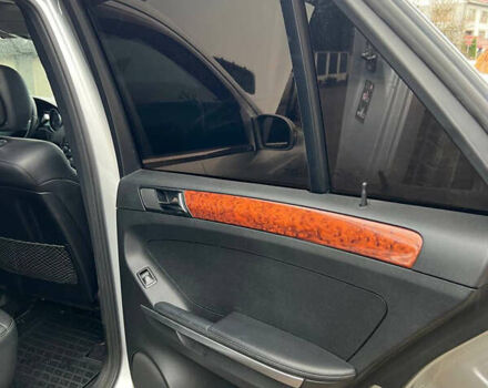 Сірий Мерседес М-Клас, об'ємом двигуна 3.5 л та пробігом 258 тис. км за 10500 $, фото 14 на Automoto.ua