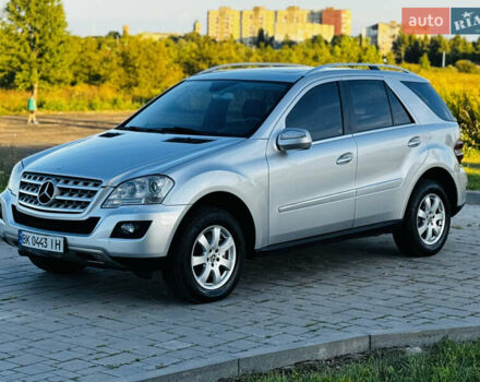 Сірий Мерседес М-Клас, об'ємом двигуна 3 л та пробігом 345 тис. км за 11499 $, фото 4 на Automoto.ua