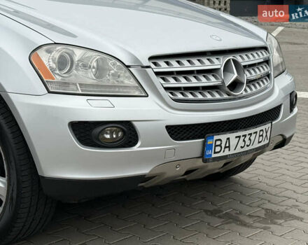 Серый Мерседес М-Класс, объемом двигателя 3.5 л и пробегом 223 тыс. км за 9999 $, фото 13 на Automoto.ua