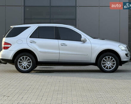 Серый Мерседес М-Класс, объемом двигателя 3 л и пробегом 275 тыс. км за 14800 $, фото 4 на Automoto.ua