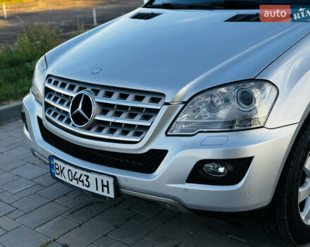 Сірий Мерседес М-Клас, об'ємом двигуна 3 л та пробігом 345 тис. км за 11499 $, фото 21 на Automoto.ua