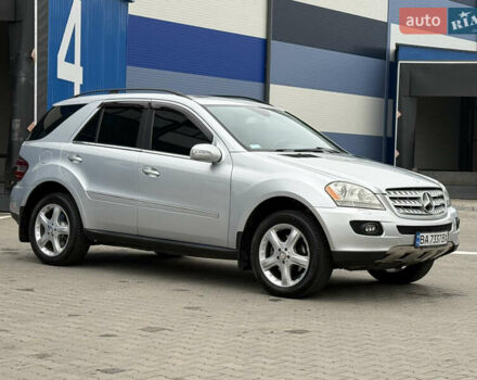 Сірий Мерседес М-Клас, об'ємом двигуна 3.5 л та пробігом 223 тис. км за 8999 $, фото 11 на Automoto.ua