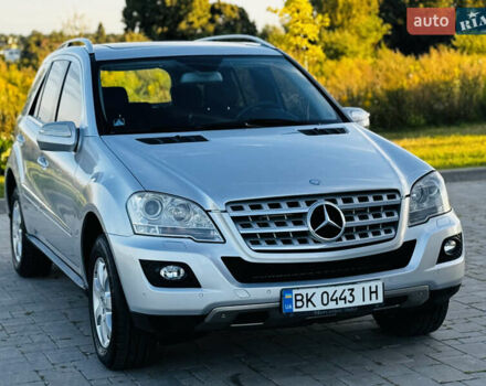 Сірий Мерседес М-Клас, об'ємом двигуна 3 л та пробігом 345 тис. км за 11499 $, фото 1 на Automoto.ua