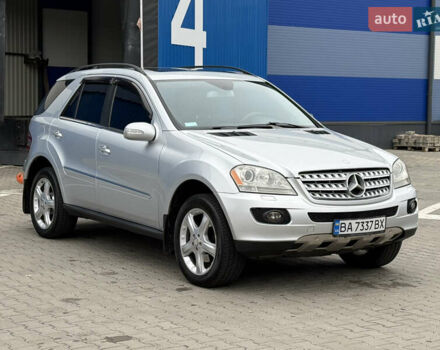 Сірий Мерседес М-Клас, об'ємом двигуна 3.5 л та пробігом 223 тис. км за 8999 $, фото 12 на Automoto.ua