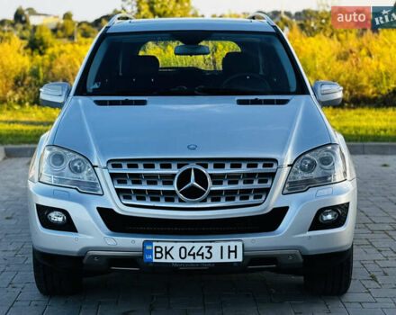 Сірий Мерседес М-Клас, об'ємом двигуна 3 л та пробігом 345 тис. км за 11499 $, фото 2 на Automoto.ua