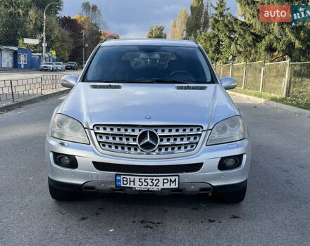 Серый Мерседес М-Класс, объемом двигателя 3.5 л и пробегом 210 тыс. км за 8400 $, фото 1 на Automoto.ua