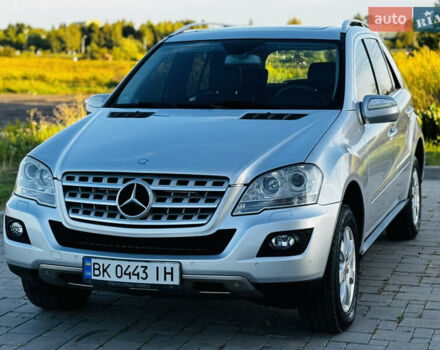 Сірий Мерседес М-Клас, об'ємом двигуна 3 л та пробігом 345 тис. км за 11499 $, фото 3 на Automoto.ua