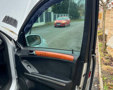 Сірий Мерседес М-Клас, об'ємом двигуна 3.5 л та пробігом 258 тис. км за 10500 $, фото 11 на Automoto.ua