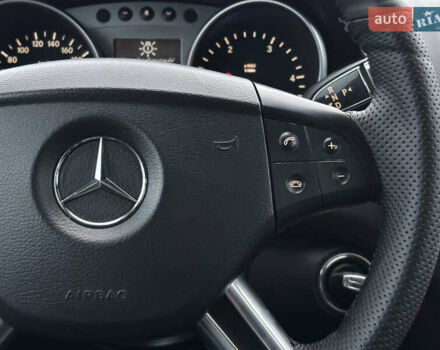 Серый Мерседес М-Класс, объемом двигателя 3 л и пробегом 406 тыс. км за 11000 $, фото 26 на Automoto.ua