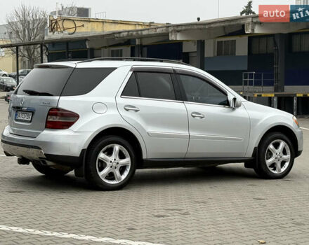 Серый Мерседес М-Класс, объемом двигателя 3.5 л и пробегом 223 тыс. км за 9999 $, фото 9 на Automoto.ua