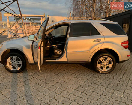 Серый Мерседес М-Класс, объемом двигателя 2.99 л и пробегом 270 тыс. км за 12500 $, фото 12 на Automoto.ua