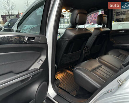 Серый Мерседес М-Класс, объемом двигателя 3 л и пробегом 406 тыс. км за 11000 $, фото 20 на Automoto.ua