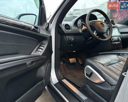 Серый Мерседес М-Класс, объемом двигателя 3 л и пробегом 406 тыс. км за 11000 $, фото 9 на Automoto.ua