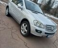 Серый Мерседес М-Класс, объемом двигателя 2.99 л и пробегом 317 тыс. км за 13600 $, фото 1 на Automoto.ua