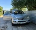 Сірий Мерседес М-Клас, об'ємом двигуна 3.5 л та пробігом 128 тис. км за 12500 $, фото 1 на Automoto.ua