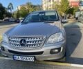 Серый Мерседес М-Класс, объемом двигателя 3.5 л и пробегом 349 тыс. км за 12000 $, фото 7 на Automoto.ua