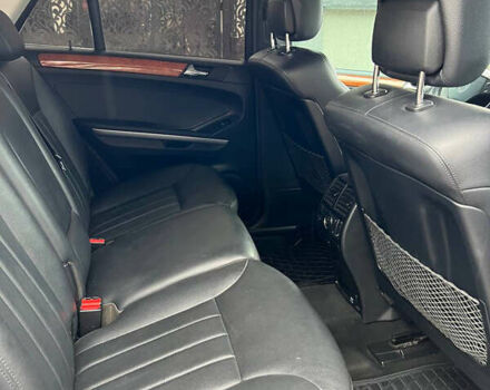 Сірий Мерседес М-Клас, об'ємом двигуна 3.5 л та пробігом 258 тис. км за 10500 $, фото 12 на Automoto.ua