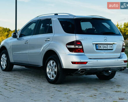 Сірий Мерседес М-Клас, об'ємом двигуна 3 л та пробігом 345 тис. км за 11499 $, фото 16 на Automoto.ua