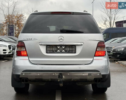 Серый Мерседес М-Класс, объемом двигателя 3 л и пробегом 406 тыс. км за 11000 $, фото 4 на Automoto.ua