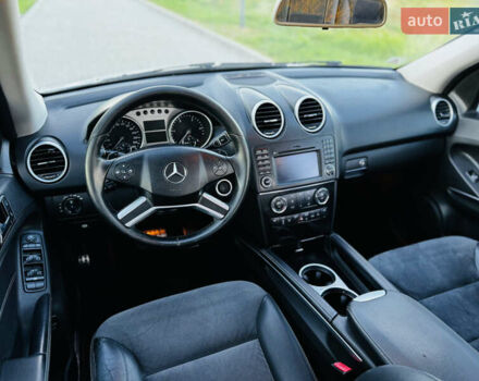 Сірий Мерседес М-Клас, об'ємом двигуна 3 л та пробігом 345 тис. км за 11499 $, фото 36 на Automoto.ua