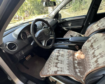 Серый Мерседес М-Класс, объемом двигателя 2.99 л и пробегом 380 тыс. км за 15000 $, фото 4 на Automoto.ua