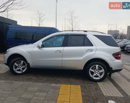 Серый Мерседес М-Класс, объемом двигателя 3 л и пробегом 406 тыс. км за 10500 $, фото 6 на Automoto.ua