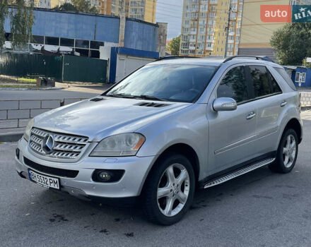 Серый Мерседес М-Класс, объемом двигателя 3.5 л и пробегом 210 тыс. км за 8400 $, фото 4 на Automoto.ua