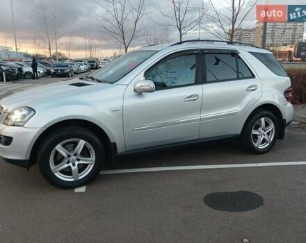 Серый Мерседес М-Класс, объемом двигателя 3 л и пробегом 406 тыс. км за 10500 $, фото 1 на Automoto.ua