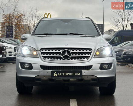 Серый Мерседес М-Класс, объемом двигателя 3 л и пробегом 406 тыс. км за 11000 $, фото 3 на Automoto.ua