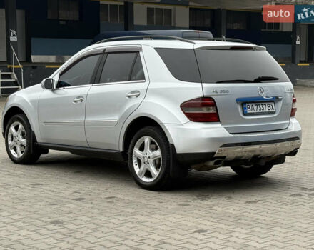 Сірий Мерседес М-Клас, об'ємом двигуна 3.5 л та пробігом 223 тис. км за 8999 $, фото 6 на Automoto.ua