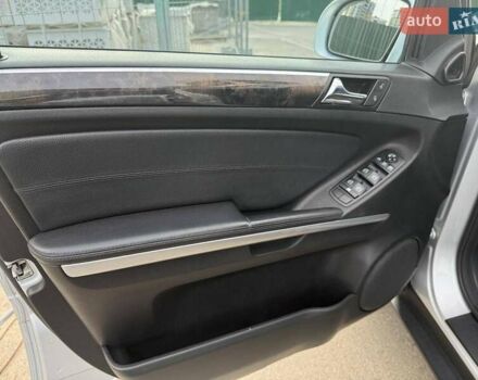 Серый Мерседес М-Класс, объемом двигателя 3 л и пробегом 406 тыс. км за 11000 $, фото 8 на Automoto.ua