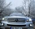 Сірий Мерседес М-Клас, об'ємом двигуна 3 л та пробігом 279 тис. км за 15000 $, фото 1 на Automoto.ua