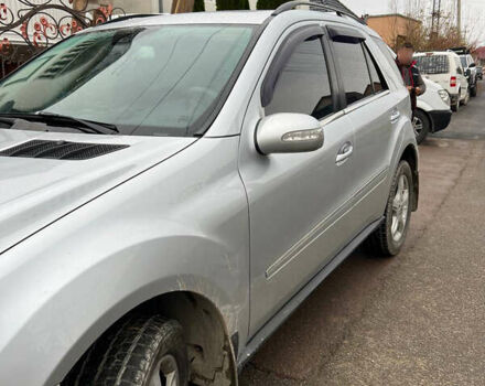 Сірий Мерседес М-Клас, об'ємом двигуна 3.5 л та пробігом 258 тис. км за 10500 $, фото 2 на Automoto.ua