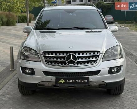 Серый Мерседес М-Класс, объемом двигателя 3 л и пробегом 406 тыс. км за 11000 $, фото 5 на Automoto.ua