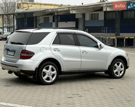 Серый Мерседес М-Класс, объемом двигателя 3.5 л и пробегом 223 тыс. км за 9999 $, фото 10 на Automoto.ua