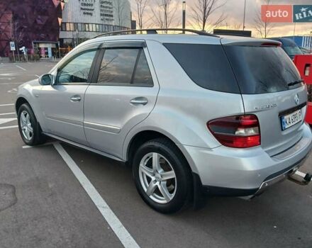 Серый Мерседес М-Класс, объемом двигателя 3 л и пробегом 406 тыс. км за 10500 $, фото 5 на Automoto.ua