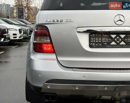 Серый Мерседес М-Класс, объемом двигателя 3 л и пробегом 406 тыс. км за 11000 $, фото 7 на Automoto.ua